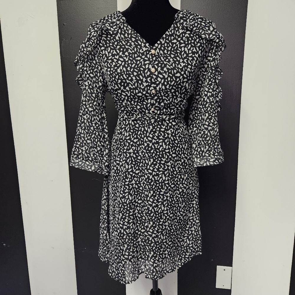 NWT Ruffly flowy abstract polka dot dress